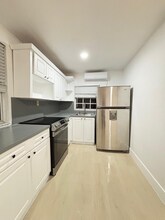 2035 NW 26th St in Miami, FL - Building Photo - Building Photo