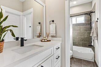 5202 Pinemont Creek Ln in Houston, TX - Building Photo - Building Photo