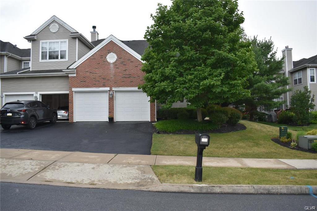 944 Tennyson Dr in Allentown, PA - Building Photo
