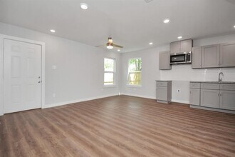 7413 Shotwell St in Houston, TX - Building Photo - Building Photo