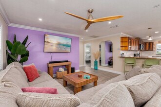 12402 92nd Terrace in Seminole, FL - Foto de edificio - Building Photo