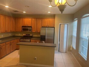 3002 Pointeview Dr in Tampa, FL - Building Photo - Building Photo