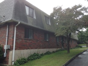 15 Judith Ln in Waterbury, CT - Foto de edificio - Building Photo