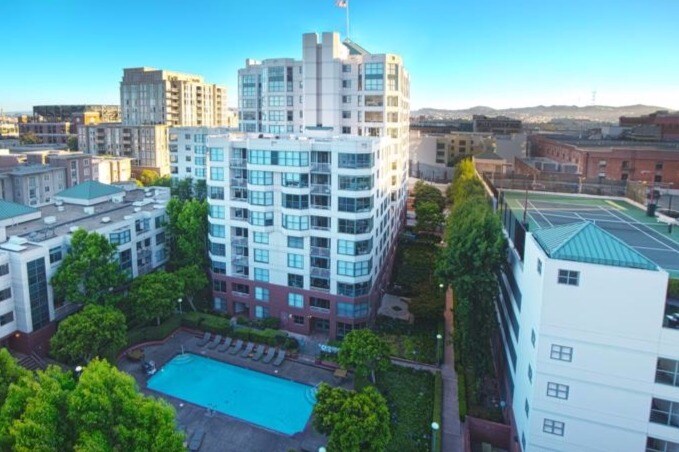 2 Townsend St in San Francisco, CA - Building Photo