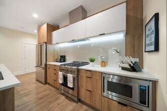 2110 W Washington Blvd in Chicago, IL - Foto de edificio - Building Photo