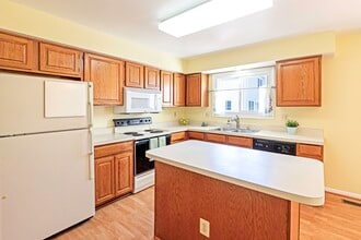 5708 Belcher Farm Dr in Centreville, VA - Building Photo - Building Photo