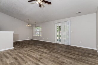 8043 Southern Trails Pl in Indianapolis, IN - Building Photo - Building Photo