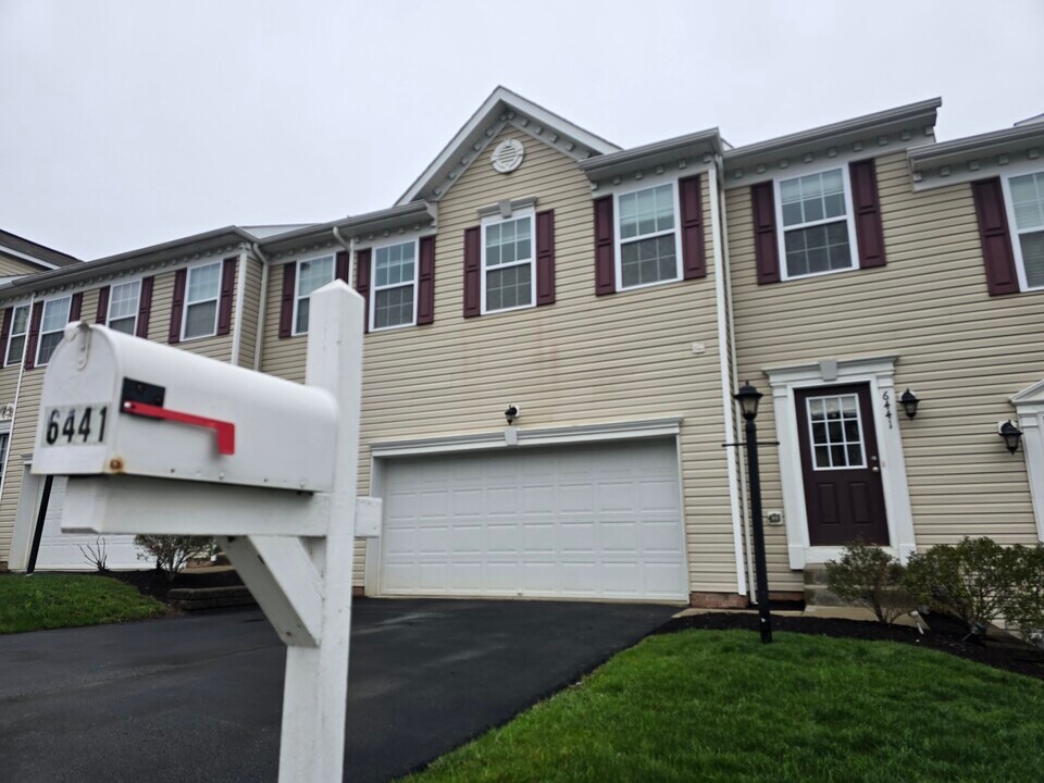 6441 Lindsey Ln in Export, PA - Building Photo