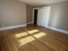 29 Webster St, Unit Spacious 3bdrm in Framingham, MA - Building Photo - Building Photo