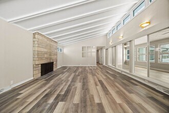 246 Miller Ave in Dekalb, IL - Building Photo - Building Photo