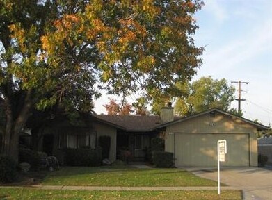Four-Plex in Fresno, CA - Foto de edificio - Building Photo