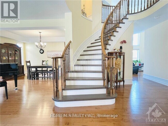 357 Laughlin Cir in Ottawa, ON - Building Photo - Building Photo