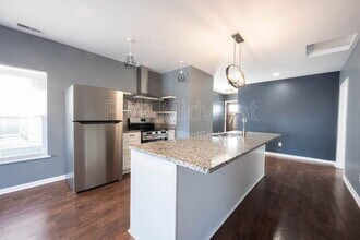 3157 E Washington St in Indianapolis, IN - Foto de edificio - Building Photo