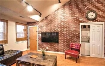 2701 Arlington Blvd, Unit 201 in Arlington, VA - Building Photo - Building Photo