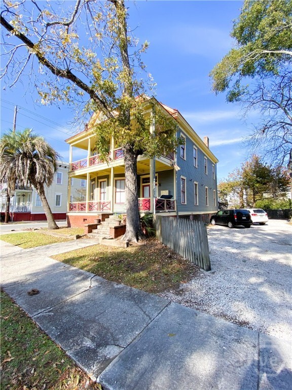 property at 502 E Park Ave