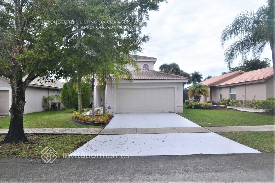 3027 SW 179th Ave in Miramar, FL - Building Photo