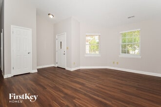 1050 Oak Leaf Rd in Franklin, IN - Foto de edificio - Building Photo