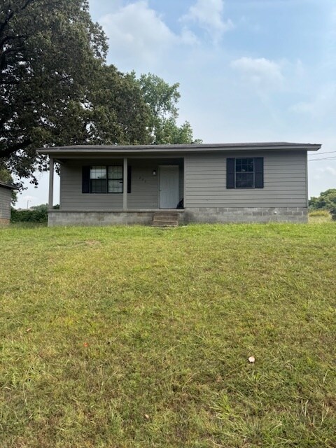 225 College St in Ripley, TN - Building Photo