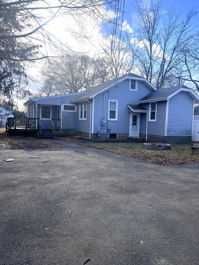 24 Arnold Ave in Babylon, NY - Building Photo - Building Photo