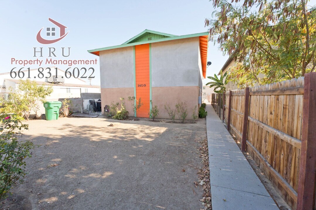 1409 Lincoln St in Bakersfield, CA - Building Photo