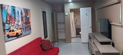 6761 Branch St in Hollywood, FL - Building Photo - Building Photo