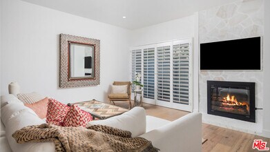 35 Village Pkwy in Santa Monica, CA - Building Photo - Building Photo