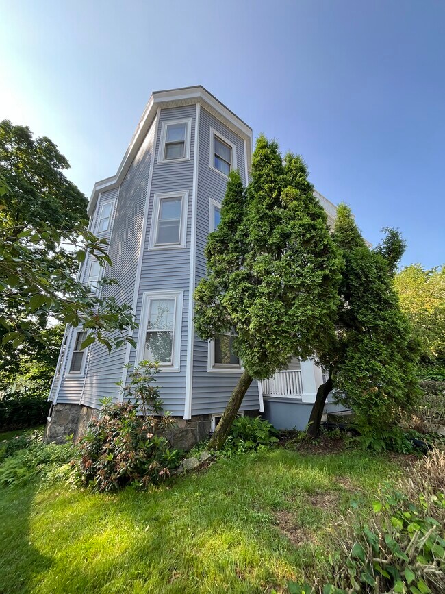 82 Newburg St, Unit 3 in Boston, MA - Foto de edificio - Building Photo
