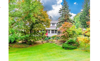 9471 Mayfield Rd in Chesterland, OH - Building Photo