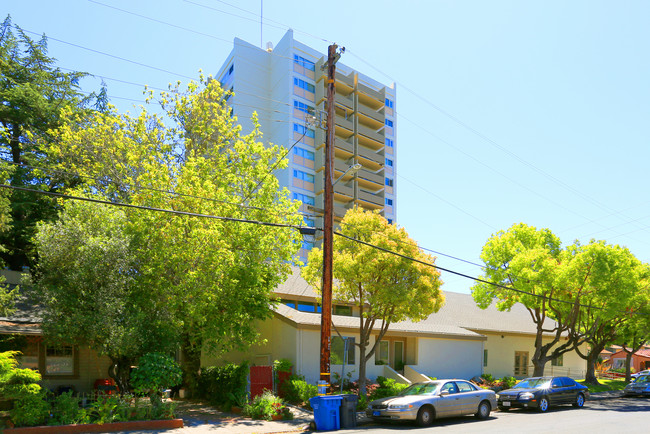 Bethlehem Tower in Santa Rosa, CA - Foto de edificio - Building Photo