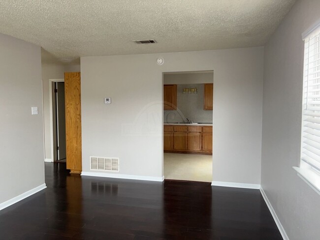 604 Hackberry St in Copperas Cove, TX - Foto de edificio - Building Photo