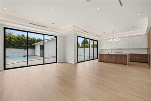 4532 Katherine Ave in Los Angeles, CA - Building Photo