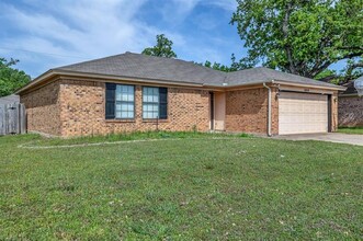 6414 Big Springs Dr in Arlington, TX - Foto de edificio - Building Photo