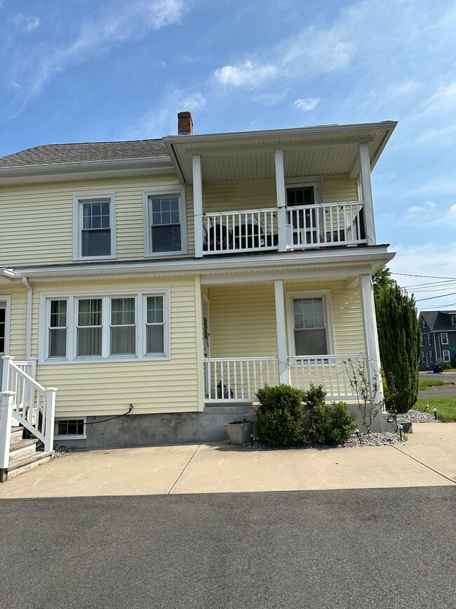 176 Bristol St, Unit 176 in Southington, CT - Building Photo - Building Photo