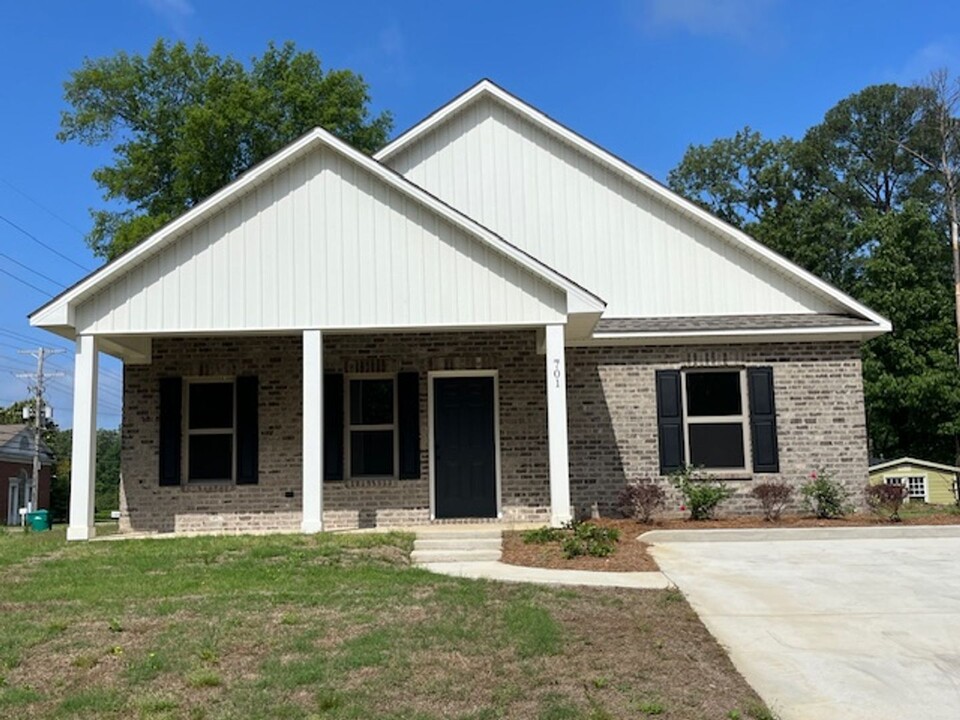 701 George Ave in Tupelo, MS - Foto de edificio