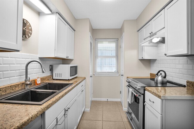 4006 Blalock Rd in Houston, TX - Building Photo - Building Photo