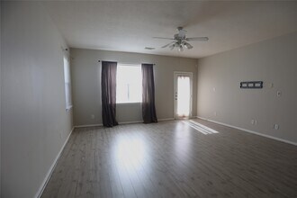 5547 Linden Rose Ln in Sugar Land, TX - Building Photo - Building Photo
