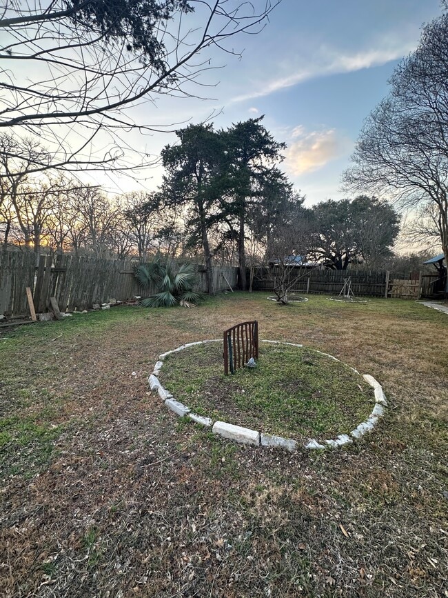 1060 Garden St in Somerville, TX - Building Photo - Building Photo