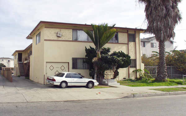 11982 Grevillea Ave in Hawthorne, CA - Foto de edificio - Building Photo