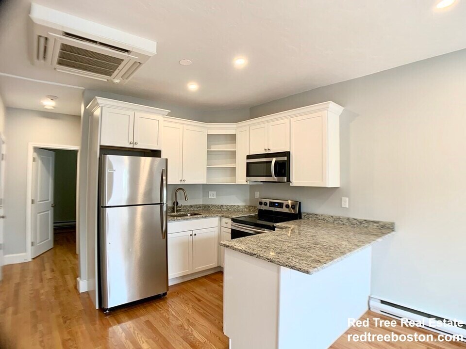754 Huntington Ave, Unit 3 in Boston, MA - Foto de edificio
