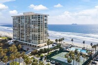 1830 Avenida del Mundo, Unit 1702 in Coronado, CA - Foto de edificio - Building Photo