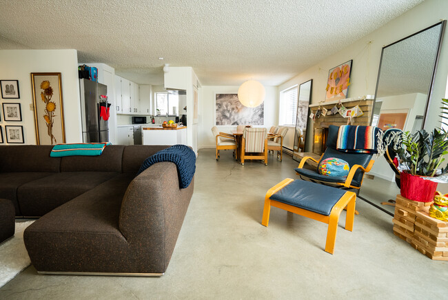 957 NW 62nd St, Unit downstair unit in Seattle, WA - Building Photo - Building Photo