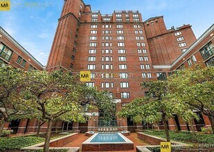 10 Rogers St, Unit PH2 in Boston, MA - Foto de edificio - Building Photo