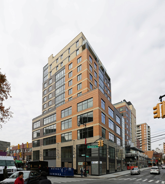 1 Fulton Square in Flushing, NY - Building Photo - Building Photo