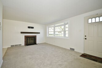 5117 Caste Dr in Pittsburgh, PA - Building Photo - Building Photo