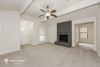 105 Caprock Dr in Arlington, TX - Foto de edificio - Building Photo