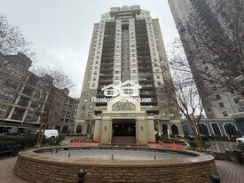 795 Hammond Dr in Atlanta, GA - Building Photo