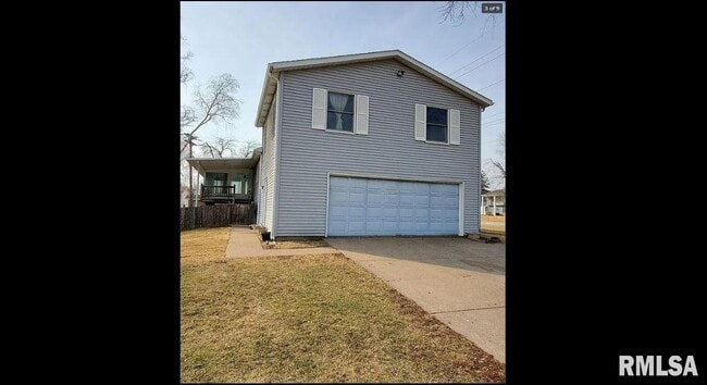 2107 Tanglefoot Ln in Bettendorf, IA - Building Photo - Building Photo