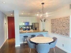 141 S Clark Dr, Unit 423 in West Hollywood, CA - Foto de edificio - Building Photo