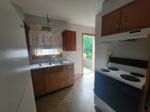 338 E Church St in North Utica, IL - Building Photo - Building Photo