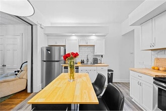 469 Alexander St, Unit 1 in Rochester, NY - Foto de edificio - Building Photo